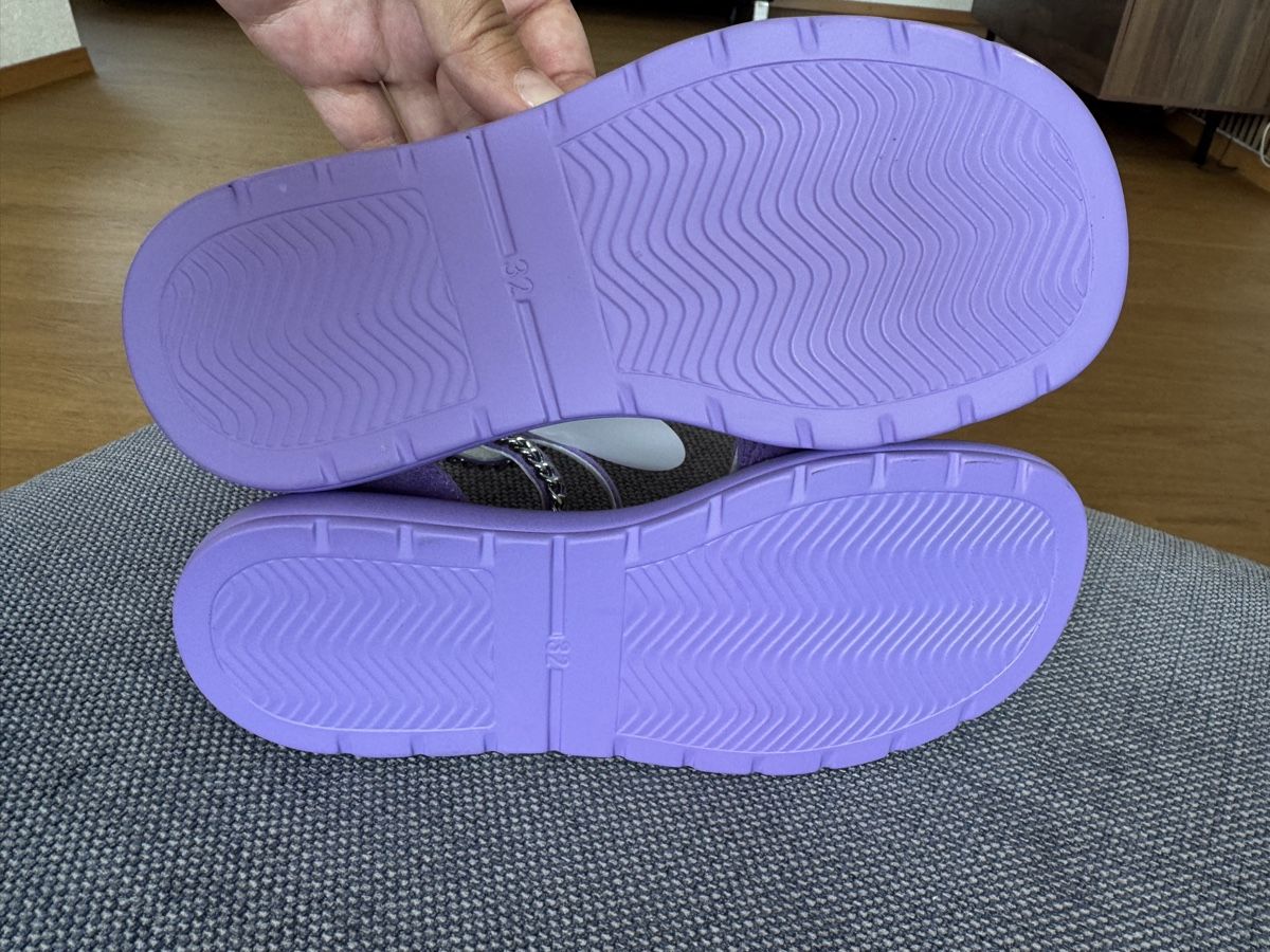 Scarpe per ragazze: Sandals size 32 new – Nuovo e nell'imballaggio originale da Blonay venduto da art_7f87 3