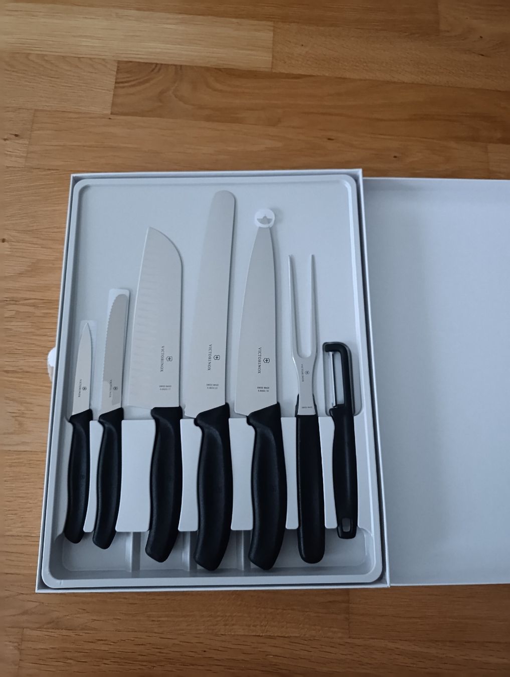 Victorinox Set di posate: Victorinox Messerset 7-Teilig – Nuovo e nell'imballaggio originale da Siebnen venduto da Larya 2
