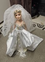 Porzellanpuppe "Braut in weiss"