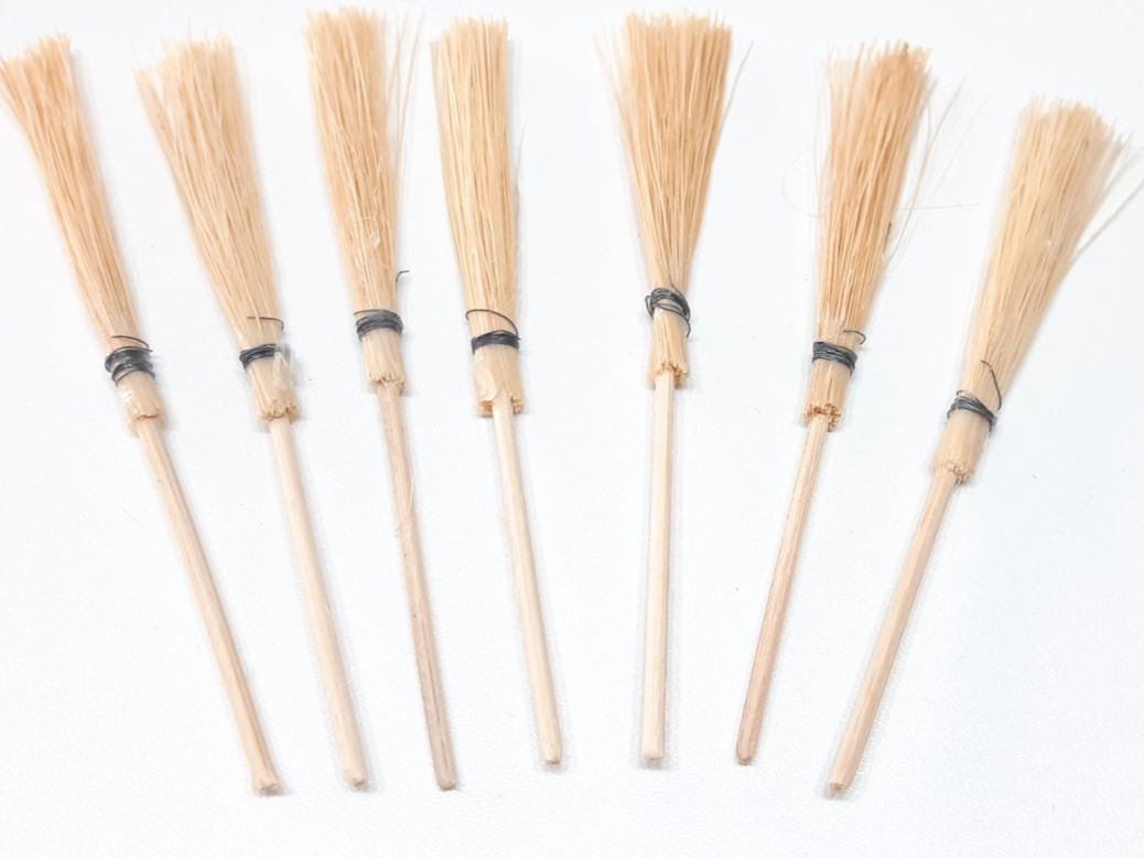 Tutte le decorazioni: Mini Besen Deko - Mini balais déco – Nuovo (secondo la descrizione) da Savagnier venduto da Marderuth 1