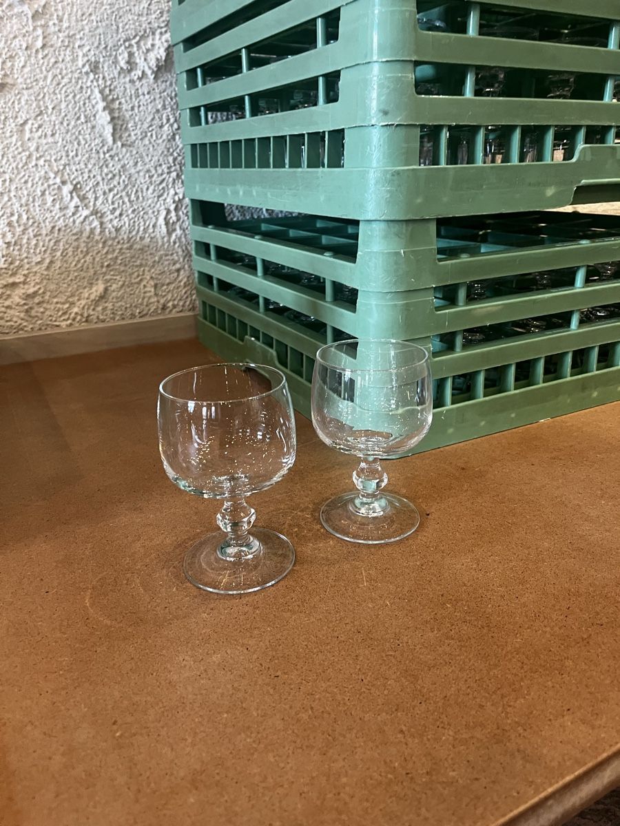 Appareils de cuisine: 70 Wein /Aperogläser inkl Rack – D'occasion à Dittingen par Cervolino77 1