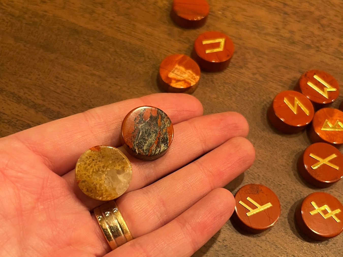 Minerali & Pietre curative: Runen Set (Rot Jaspis) – Nuovo e nell'imballaggio originale da Gams venduto da Mariawicca 5