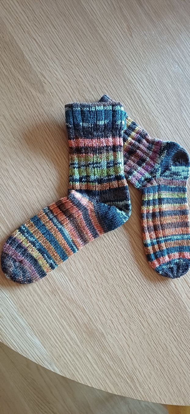 Calze per bambini: Gestrickte Socken bunt gemustert Grösse 29/30 – Nuovo e nell'imballaggio originale da Amriswil venduto da SANNamerino 1