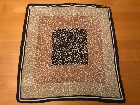 Foulard in verschiedenen brauntönen