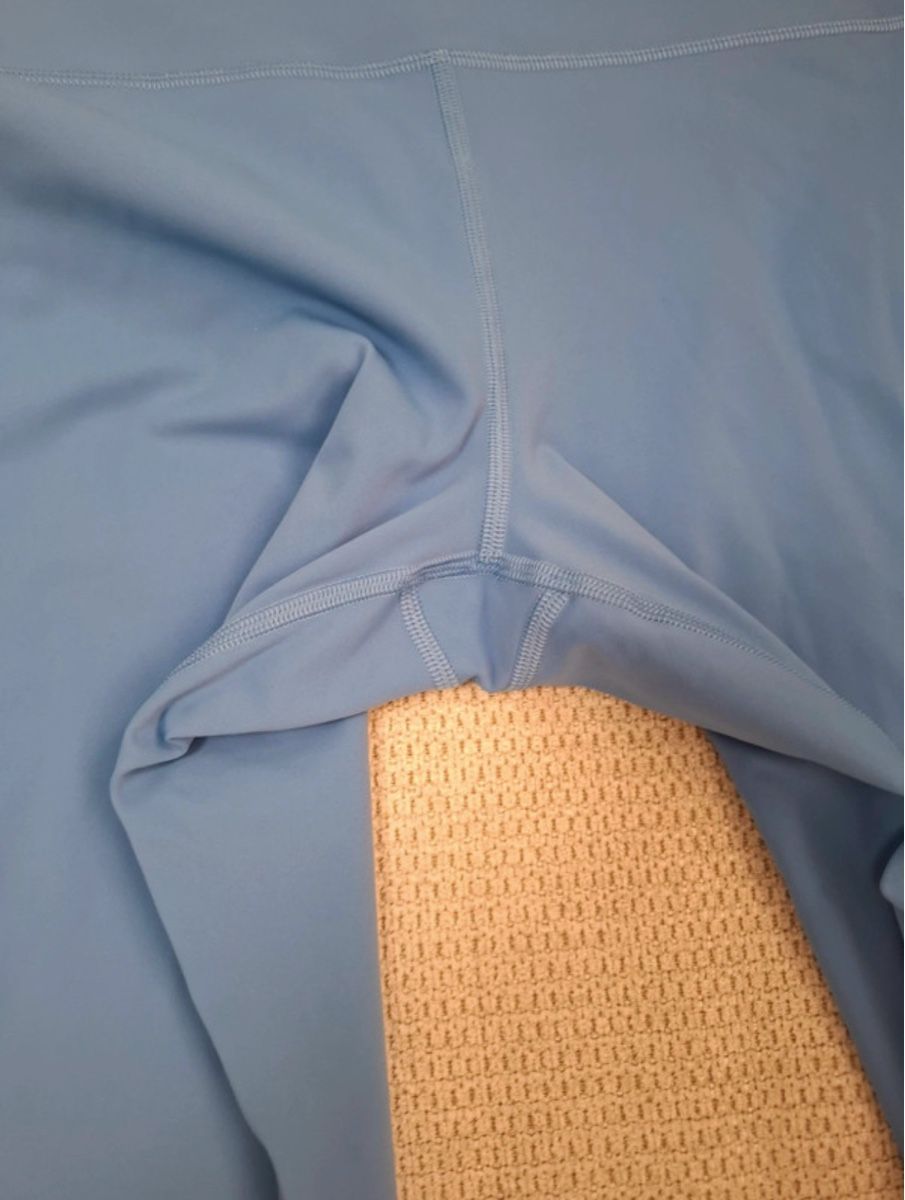 Lululemon Leggings: Lululemon leggins size 16 light blue – Nuovo (secondo la descrizione) da Basel venduto da mar_q58t 1