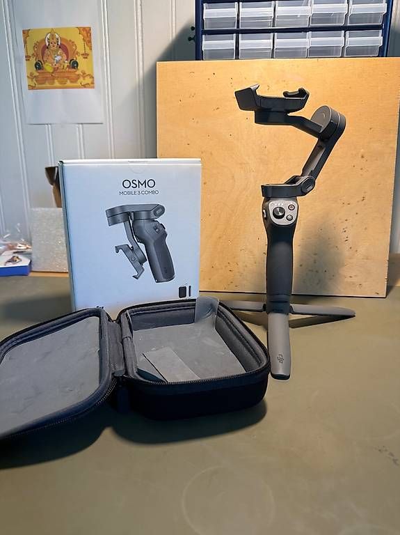 Stative & Köpfe: DJI Osmo Mobile 3 Combo Gimbal inkl. Tasche & Stativ – Gebraucht aus Frauenfeld von Joshino