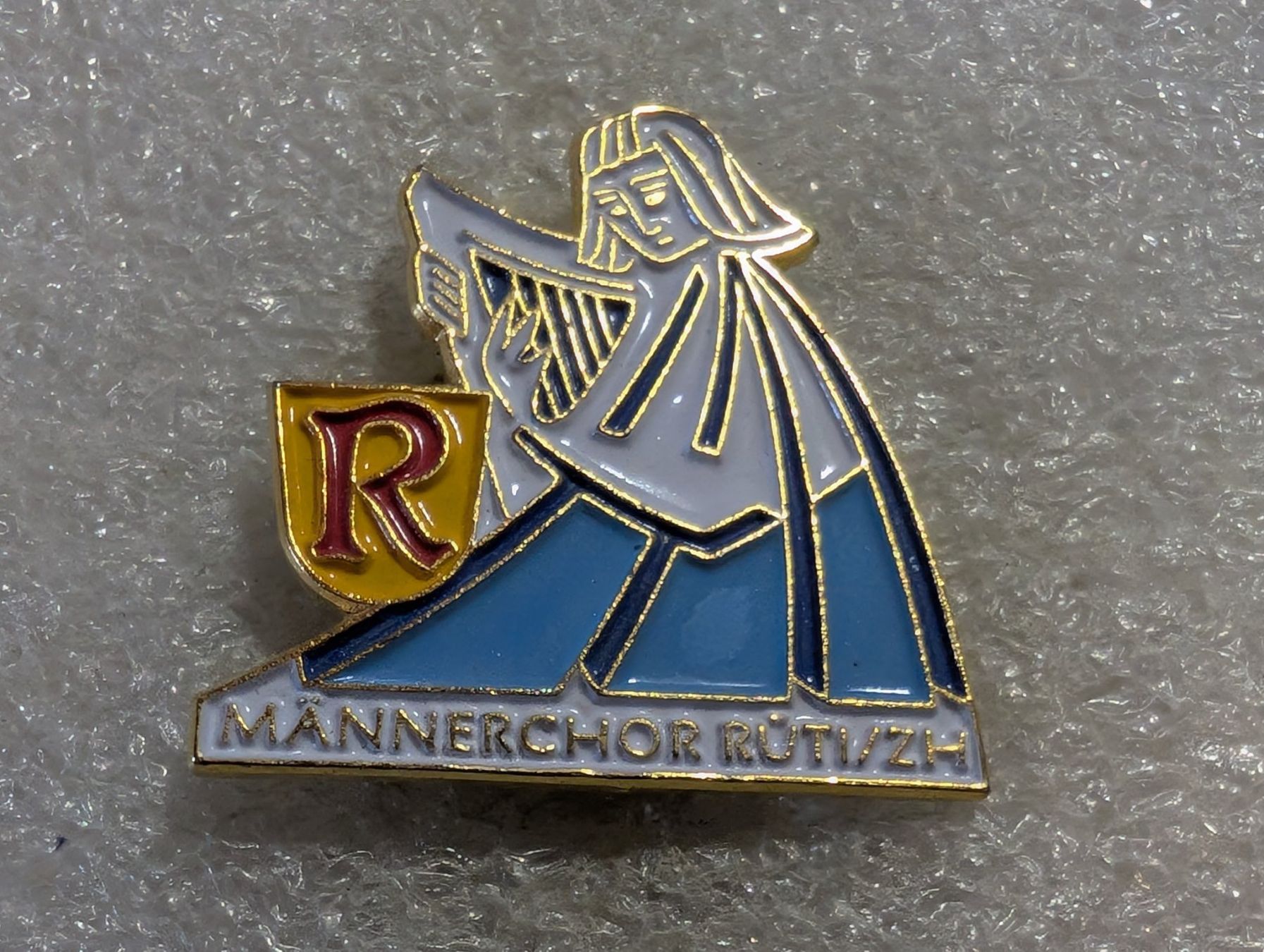 Placchette & Badge: Ansteckpin 135: Männerchor Rüti – Usato da Oppligen venduto da Pin-Fall-Shop