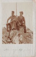 Fotokarte, Soldat und Zivilist auf dem Gipfel, gelaufen 1913