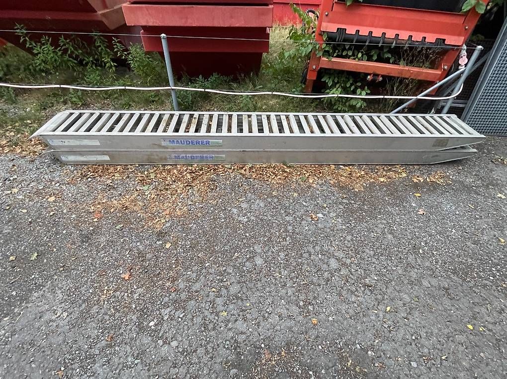 Rampes d’accès: Verladerampen aus Alu – D'occasion à Alpnach Dorf par razer05