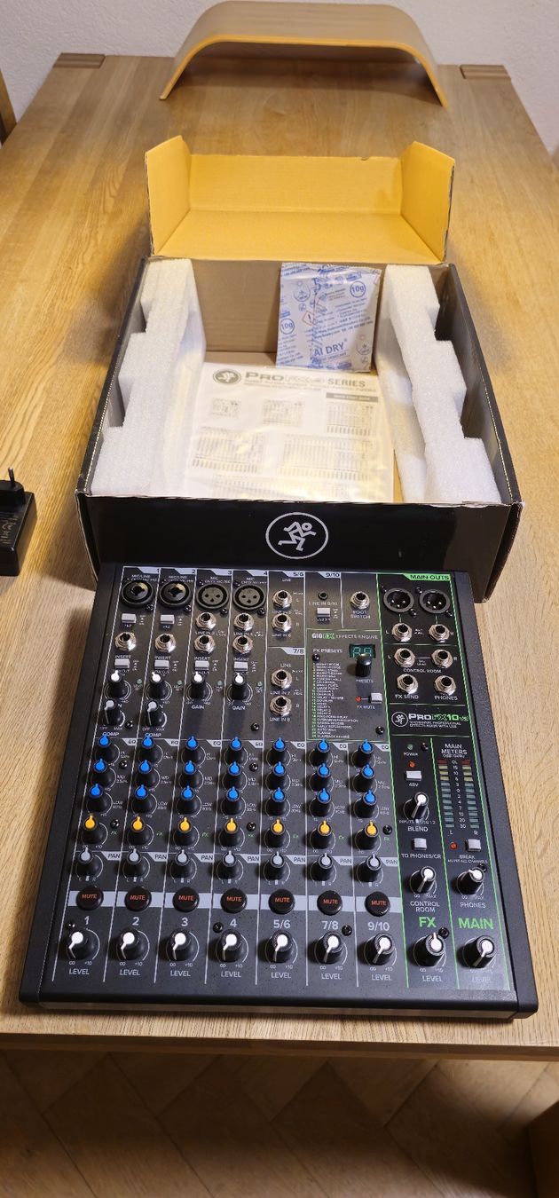 Mackie Console di mixaggio: Makie pro FX10v3 – Nuovo (secondo la descrizione) da Bern venduto da flo_2s8t