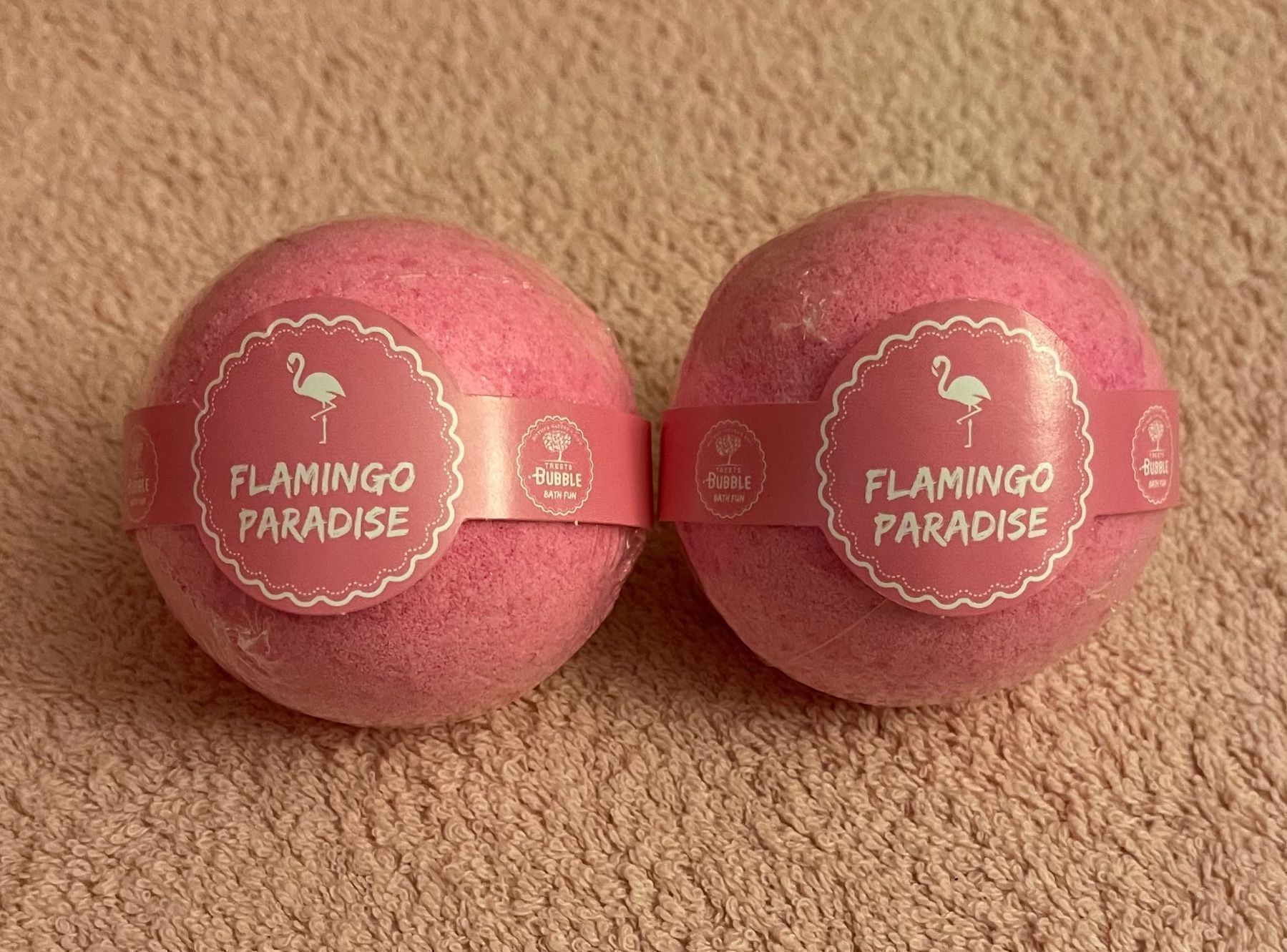 Altro per la cura del corpo: 2 Badekugeln pink Himbeer-Mango – Nuovo e nell'imballaggio originale da Basel venduto da Seifehuesli
