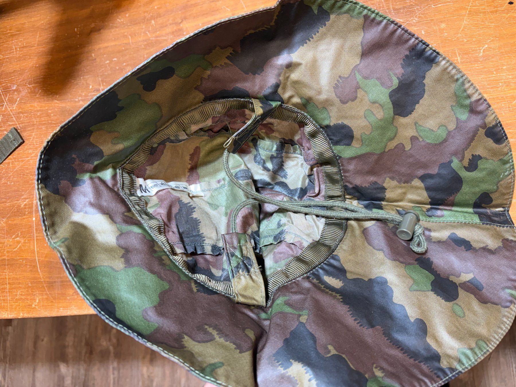 Schweizer Armee Copricapi, berretti & cappellini: Regenhut, Fischerhut Schweizer Armee, Grösse M – Usato da Belp venduto da Tomsek 2