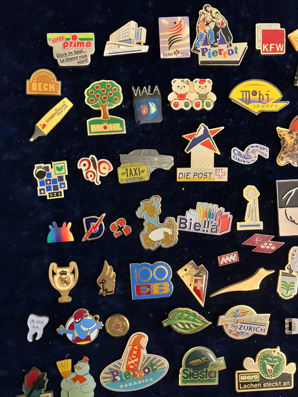 Placchette & Badge: ca. 100 Pin diverse Motive (8) – Usato da Basel venduto da djwwpp 1