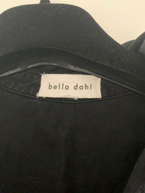 Tute: Combinaison noire en Lyocell de Bella Dahl – Usato da St-Aubin-Sauges venduto da Juliezan 7