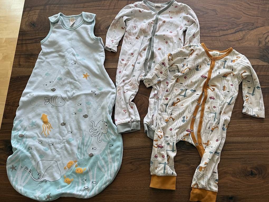 Alana Lotti & Set di vestiti: Kleiderpaket Gr. 74/80 Schlafanzüge Schlafsack Pullover Hemd – Usato da Winterthur venduto da jgroeble