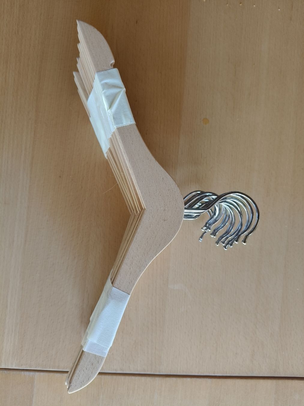 Appendiabiti: kleiderbügel / Cintres pour habits – Usato da Prêles venduto da Edirick13