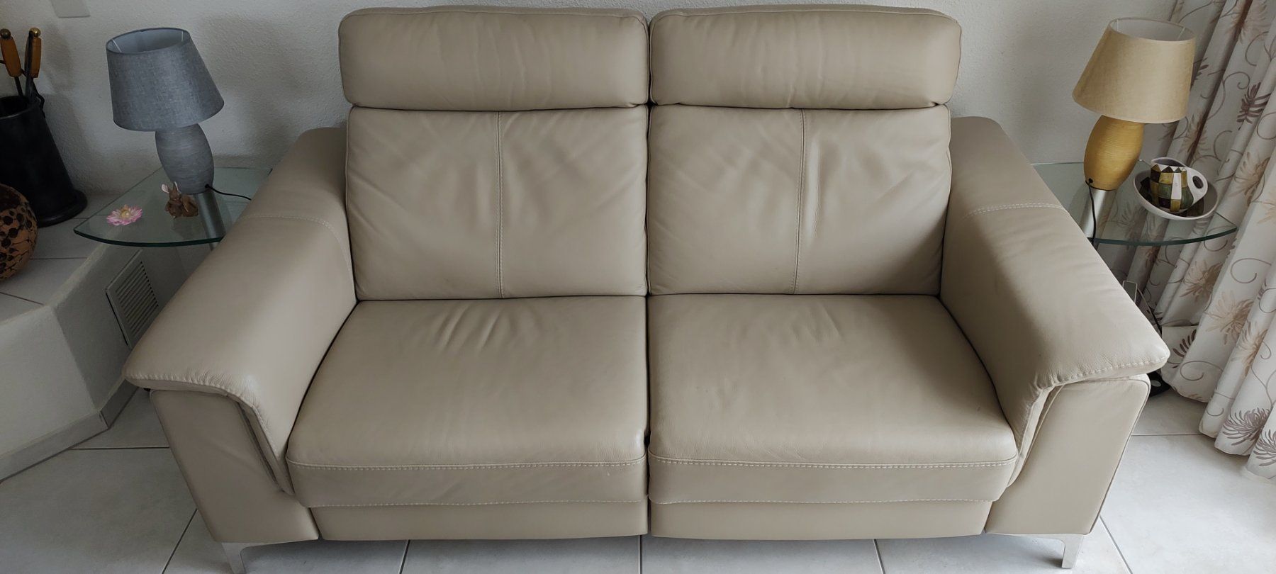 Sofas: Echtleder Relax-Sofa 2-plätzig traditioneller Handwerkskunst – Gebraucht aus Ebikon von Puma018
