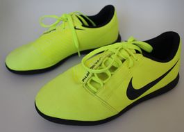 Chaussures de football Nike Phantom  t. 36