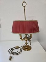Elegante Vintage Tischlampe mit rotem Schirm