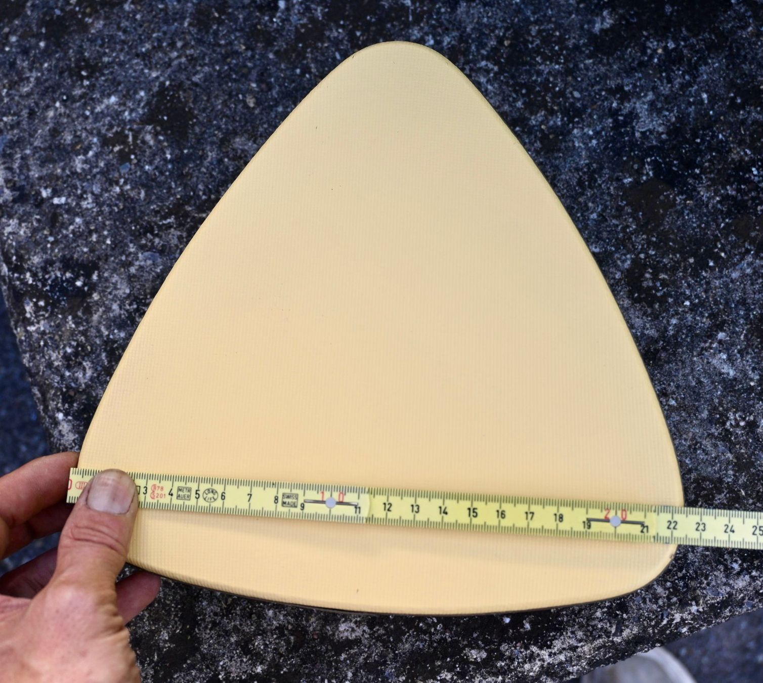 Hocker: Vintage Blumenhocker Höhe 10.5cm pflanzenhocker eigelb – Gebraucht aus Pfaffhausen von mono_rec 8