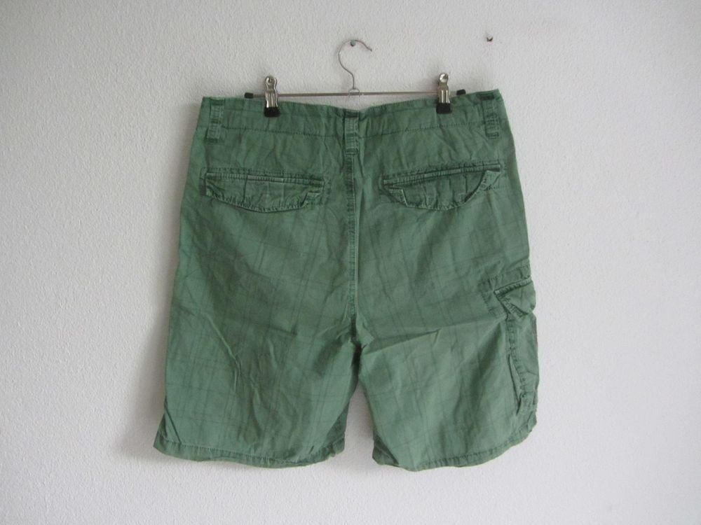 Pantaloni: POST - Shorts grün kariert 48 – Usato da Zürich venduto da Diazaio 2