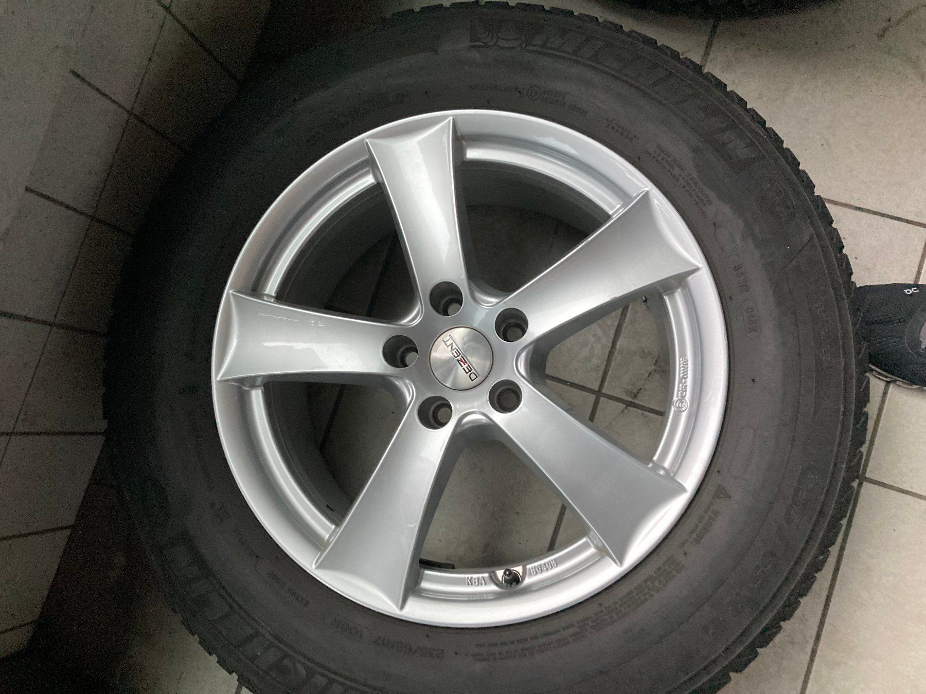 Audi Pneumatici & Ruote complete: Audi Q5 Winterräder 235/65R17 – Usato da Cham venduto da WB2223 4