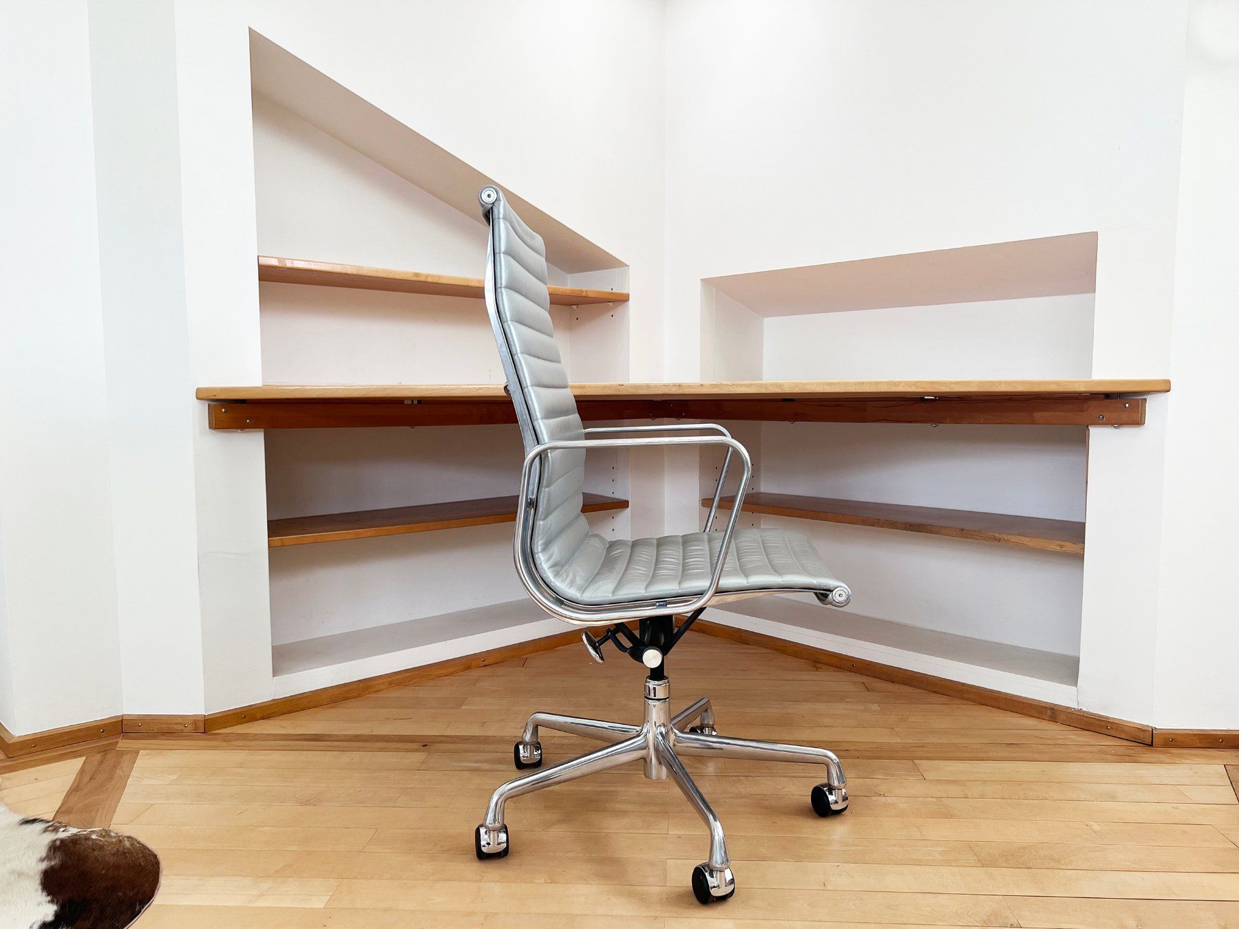 Herman Miller Sedie: Silbern Lederstuhl EA119 von Herman Miller Eames 6st verf. – Usato da Basel venduto da Josy_Baker_1906 5