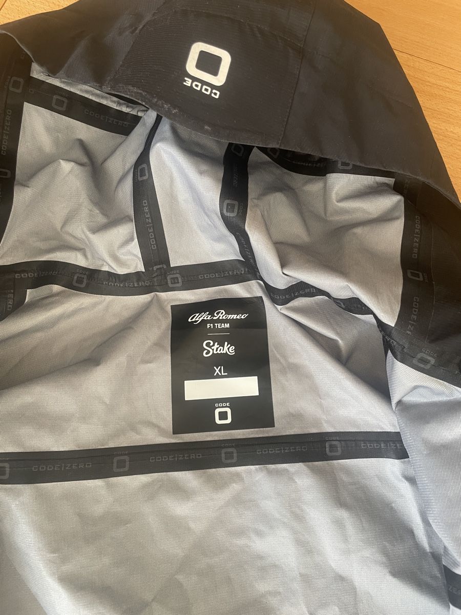 Alfa Romeo Giacche: Alfa Romeo F1 Team 2023 Rain Jacket - CODE-ZERO - XL – Usato da Zürich venduto da Eumi7 6