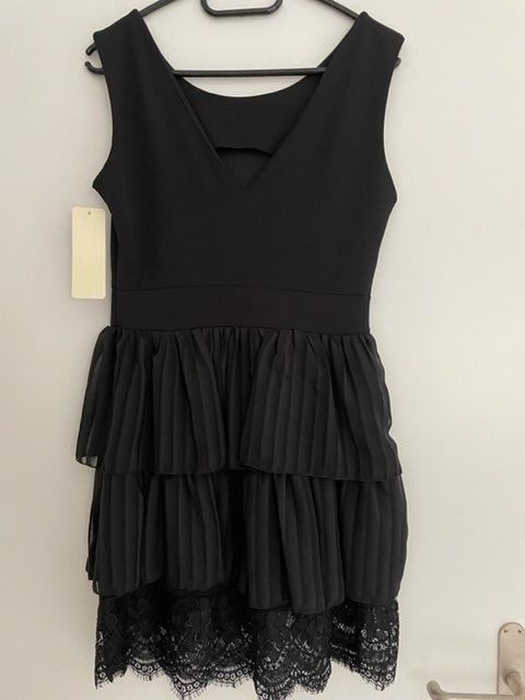 Kleider: schwarzes Sommerkleid in Grösse M – Neu und originalverpackt aus Würenlingen von Delfinli1