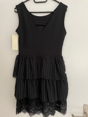 schwarzes Sommerkleid in Grösse M