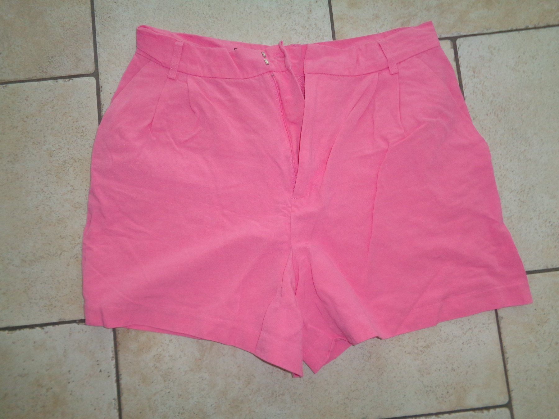 Zara Pantaloni: Shorts  Zara  Grösse M – Usato da Kreuzlingen venduto da Robi-2003