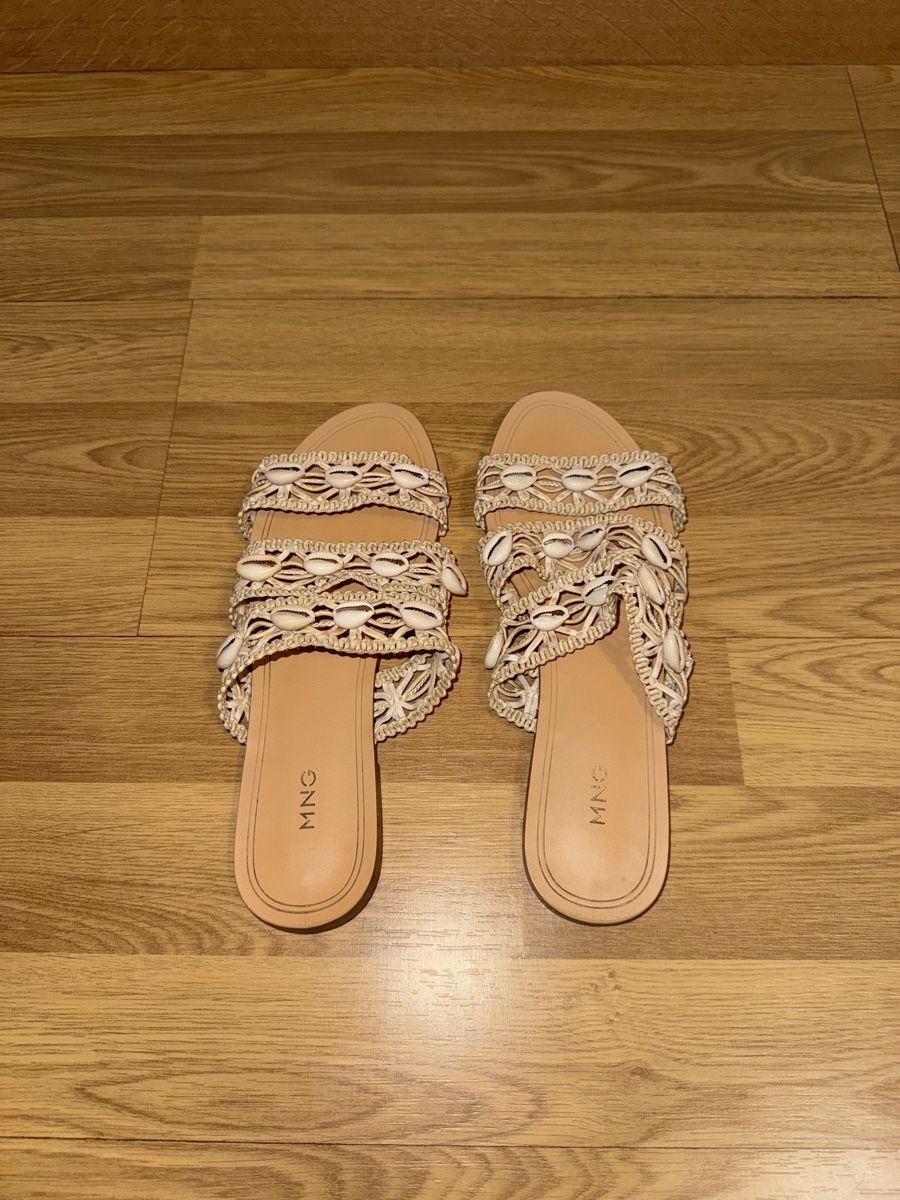 Mango Scarpe da donna: Sandalen/Pantoletten mit Muscheln – Usato da Zürich venduto da alexandragarcia1 1