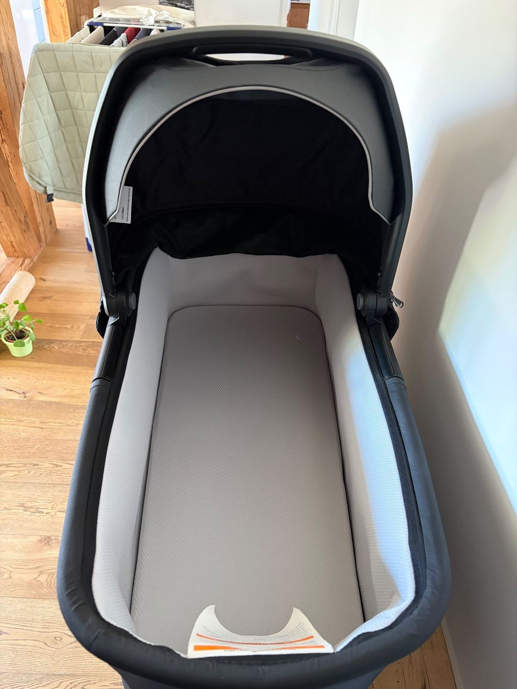 Thule Kinderwagen: Thule bassinet (2026) – Gebraucht aus Flims Dorf von .Martina. 2