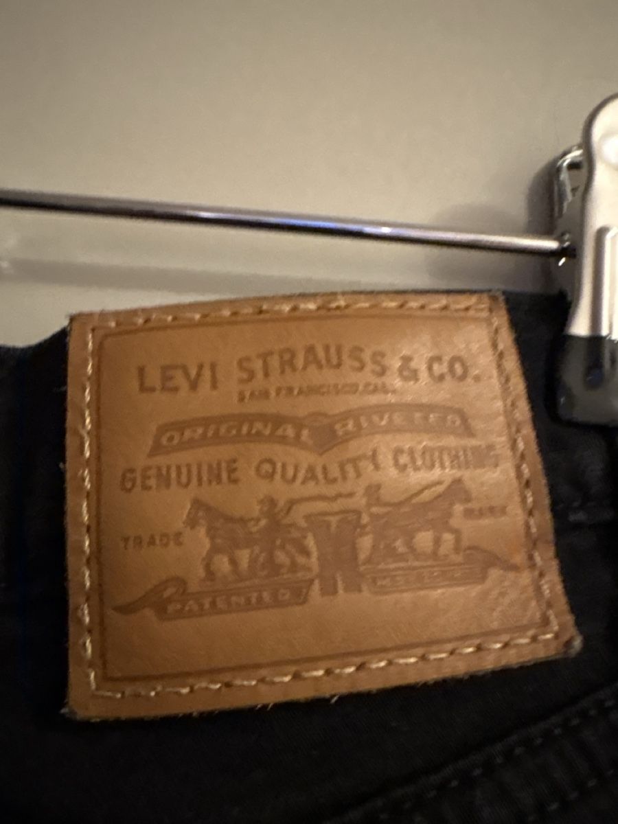 Jeans: Levi's noir – D'occasion à Genève par pet_sh52 2