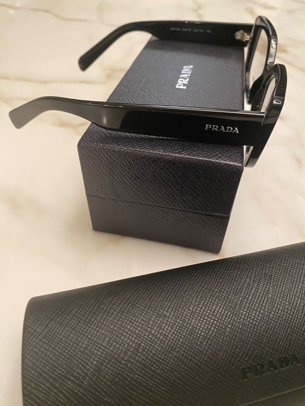 Lunettes & Verres: PRADA Designerbrille Modell PR A04V 1AB101 – Neuf (Voir description) à Oberwil (BL) par Whiteflower66 1