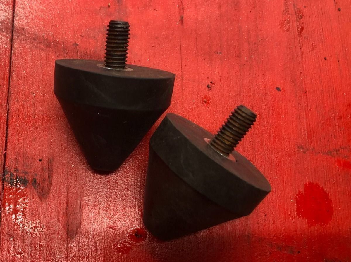 Alfa Romeo Tutti pezzi di ricambio auto: Gummipuffer Kegel m8/ 4cm Durchmesser – Usato da Speicherschwendi venduto da Supersport 1