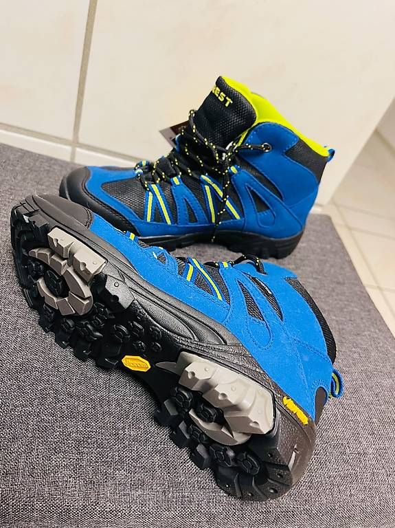 Scarpe per ragazzi: neue Wanderschuhe, Grösse 34 – Usato da Sierre venduto da Bobilein