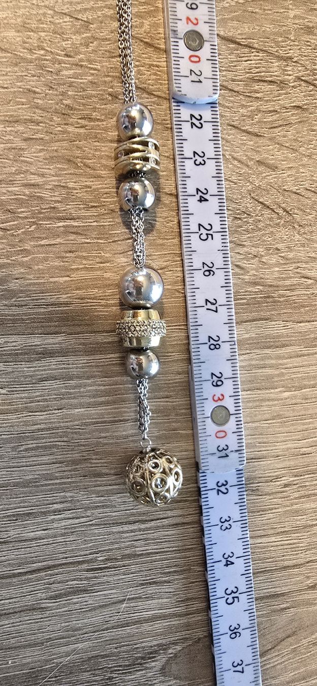 Catenine: Wunderschöne, lange Halskette Silber mit Kugeln – Usato da Richterswil venduto da Ivypearl