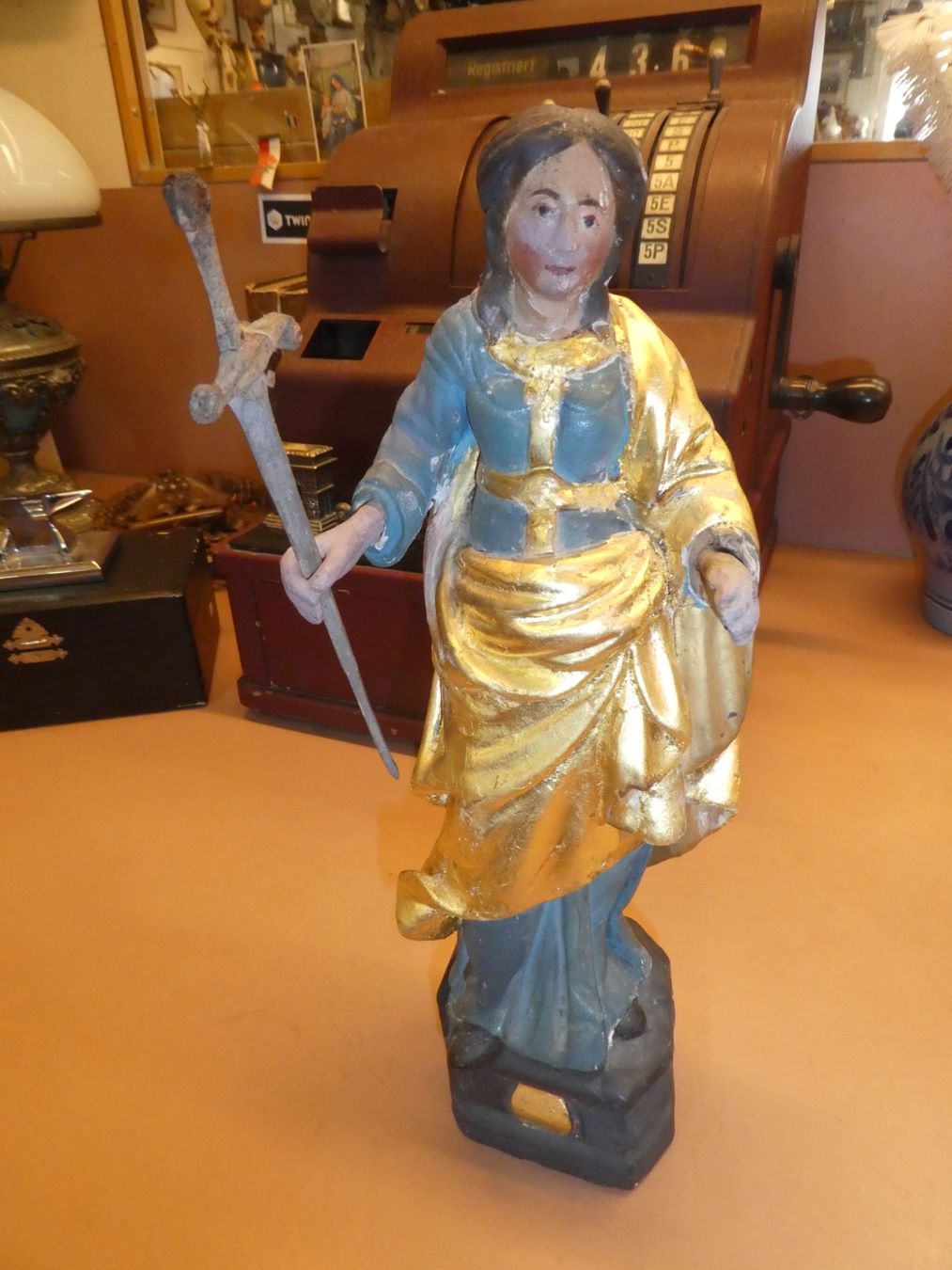 Sculture & Statue: Alte Heiligenfigur mit Schwert, Holz, bemalt – Usato da Chur venduto da Diversico2010