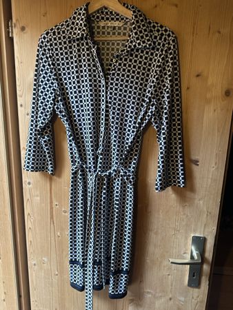 Max Studio Kleid, Grösse M, schwarz-weiss gemustert Top