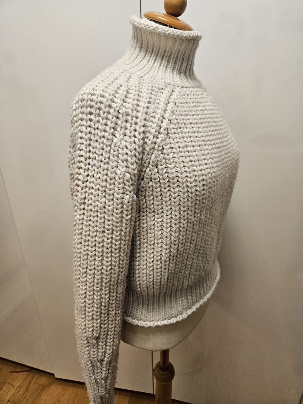 H&M Maglioni & Felpe: Rollkragen Pullover H&M Gr. XS – Nuovo (secondo la descrizione) da Zürich venduto da ColdCoffee 1