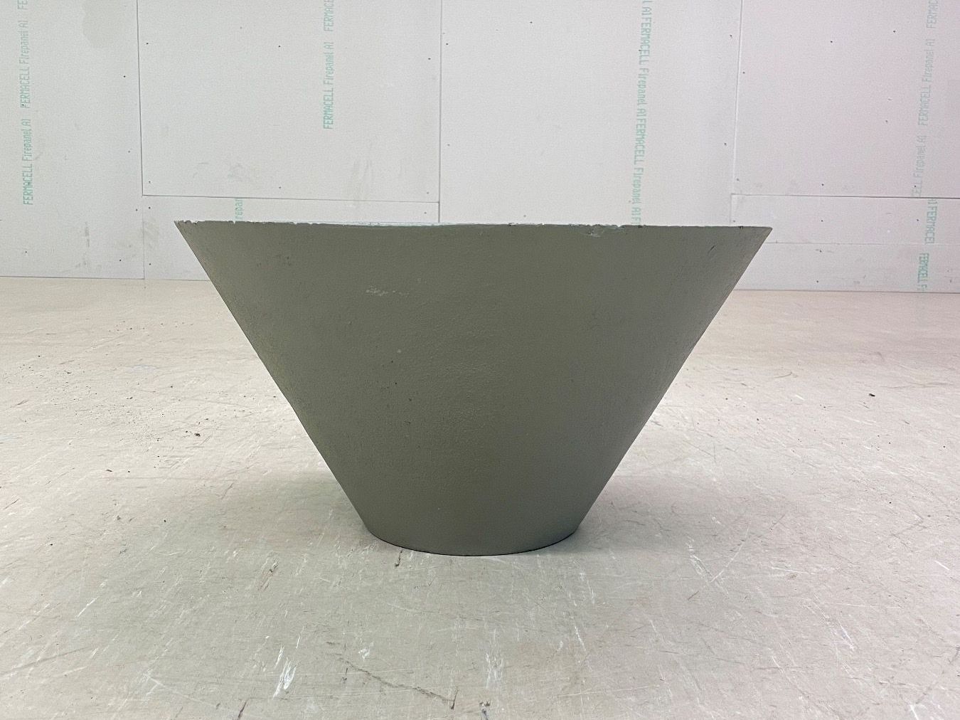 Eternit Vasi per fiori: Vintage Planter / Pflanzengefäss konisch - 55cm – Usato da Bern venduto da Modern-Era 1