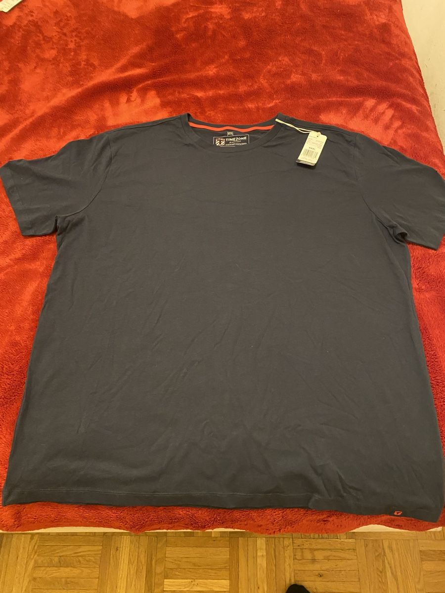 T-shirt: T Shirt – Nuovo (secondo la descrizione) da Berikon venduto da TheMangle