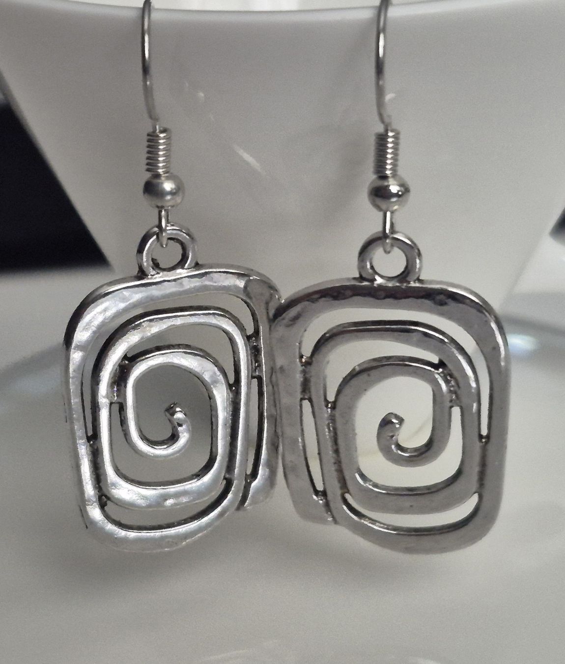 Orecchini pendenti & Orecchini a lobo: Orecchini donna geometrici spirale e nodo celtico 3 set – Nuovo (secondo la descrizione) da Giubiasco venduto da Stefaniav 1