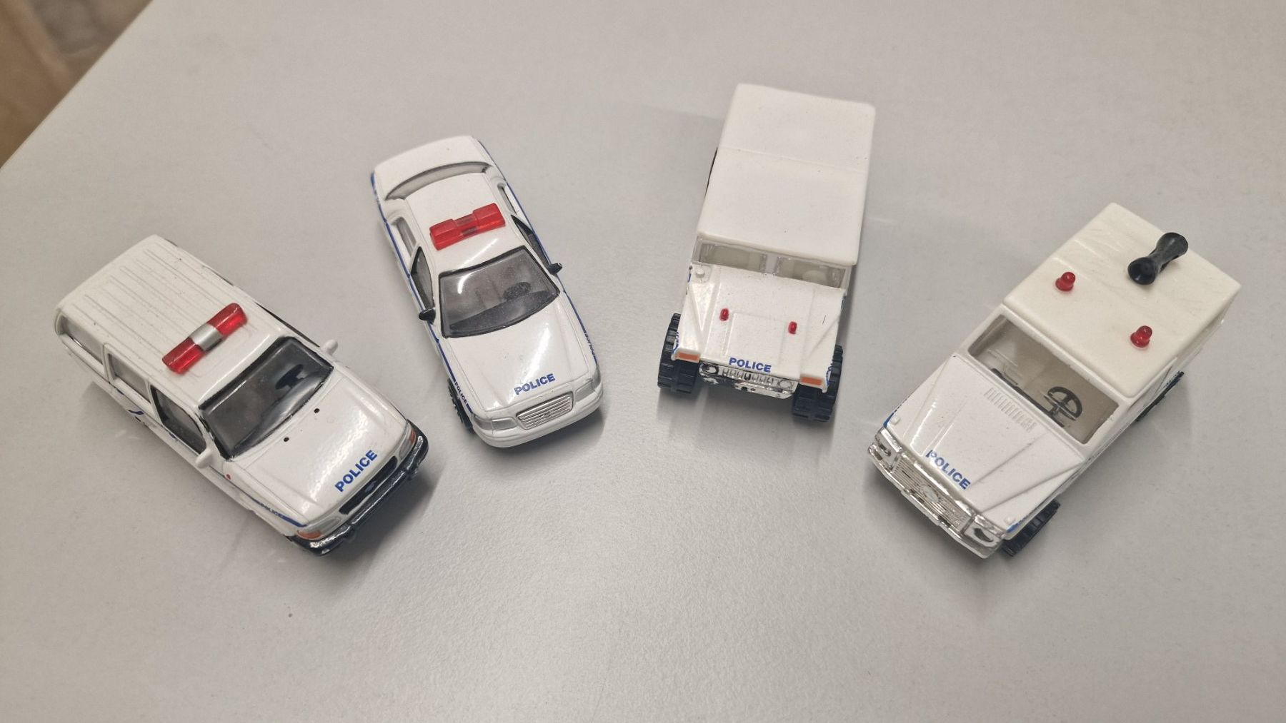 Voitures modèles: Modellbau,  Polizeiauto NYPD, 4 Stück – D'occasion à Weisslingen par and-lo73