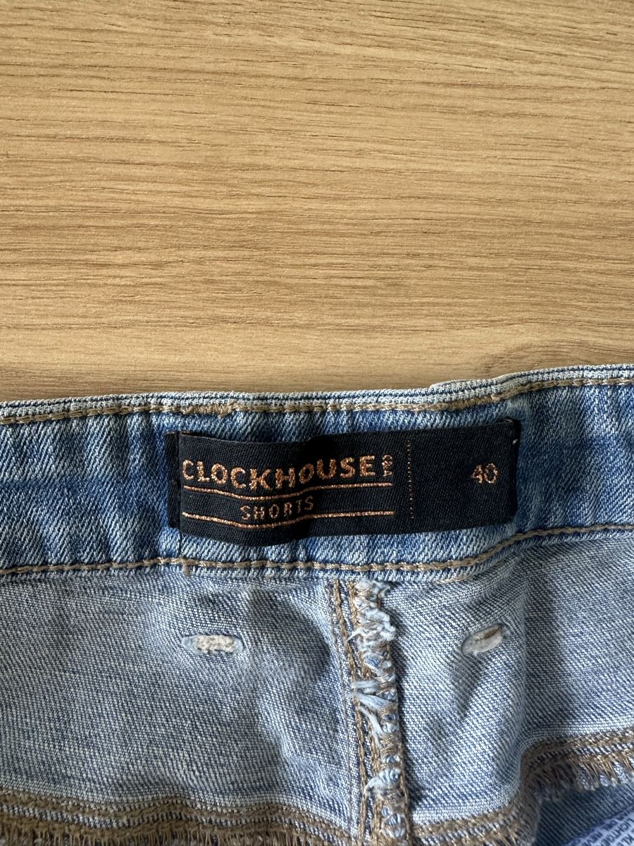 Jeans: Jeans Shorts  – Gebraucht aus Langenthal von denise96 1
