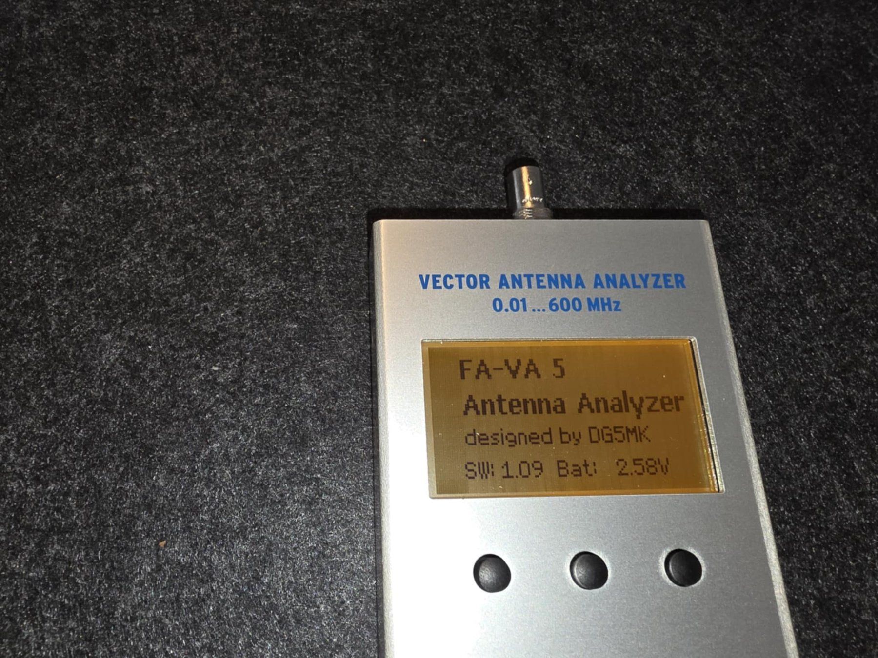 Misurare: Antennenanalysator/SWR messgerät. – Usato da Näfels venduto da HB9GIM 2