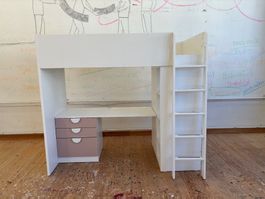 Hochbett mit Schreibtisch und Schrank IKEA SMÅSTAD
