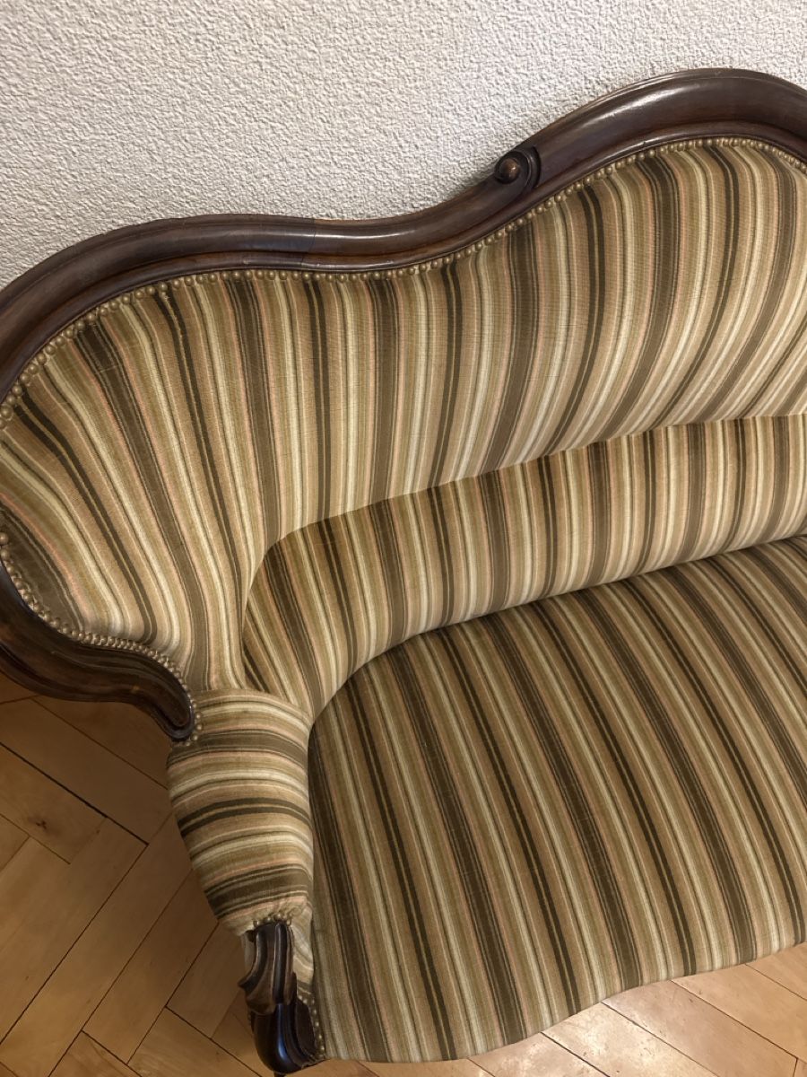 Divani: Antique Couch – Usato da Bern venduto da Sch_5v6m 2