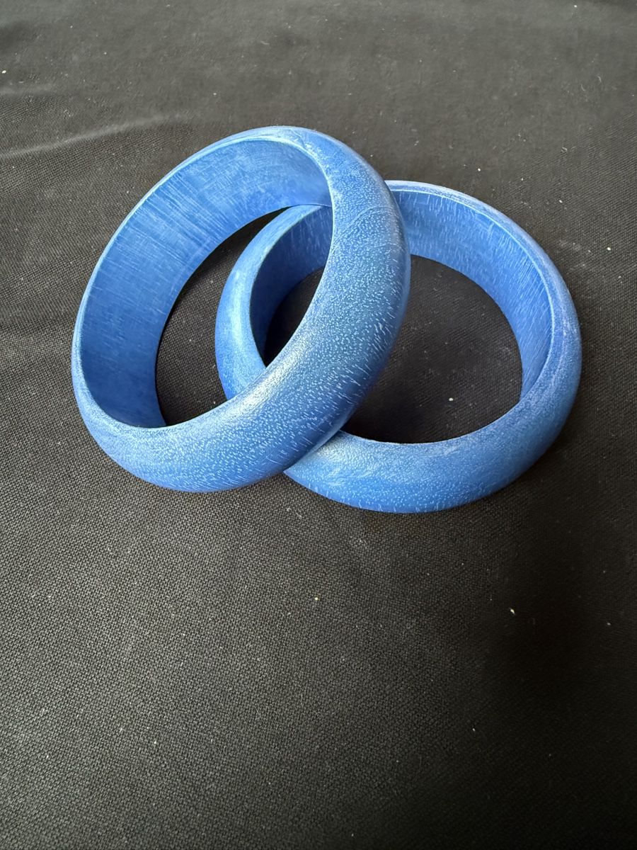 Bracciali & Braccialetti: Hellblaue Holzarmreifen (2x) – Usato da Glarus venduto da big.bear